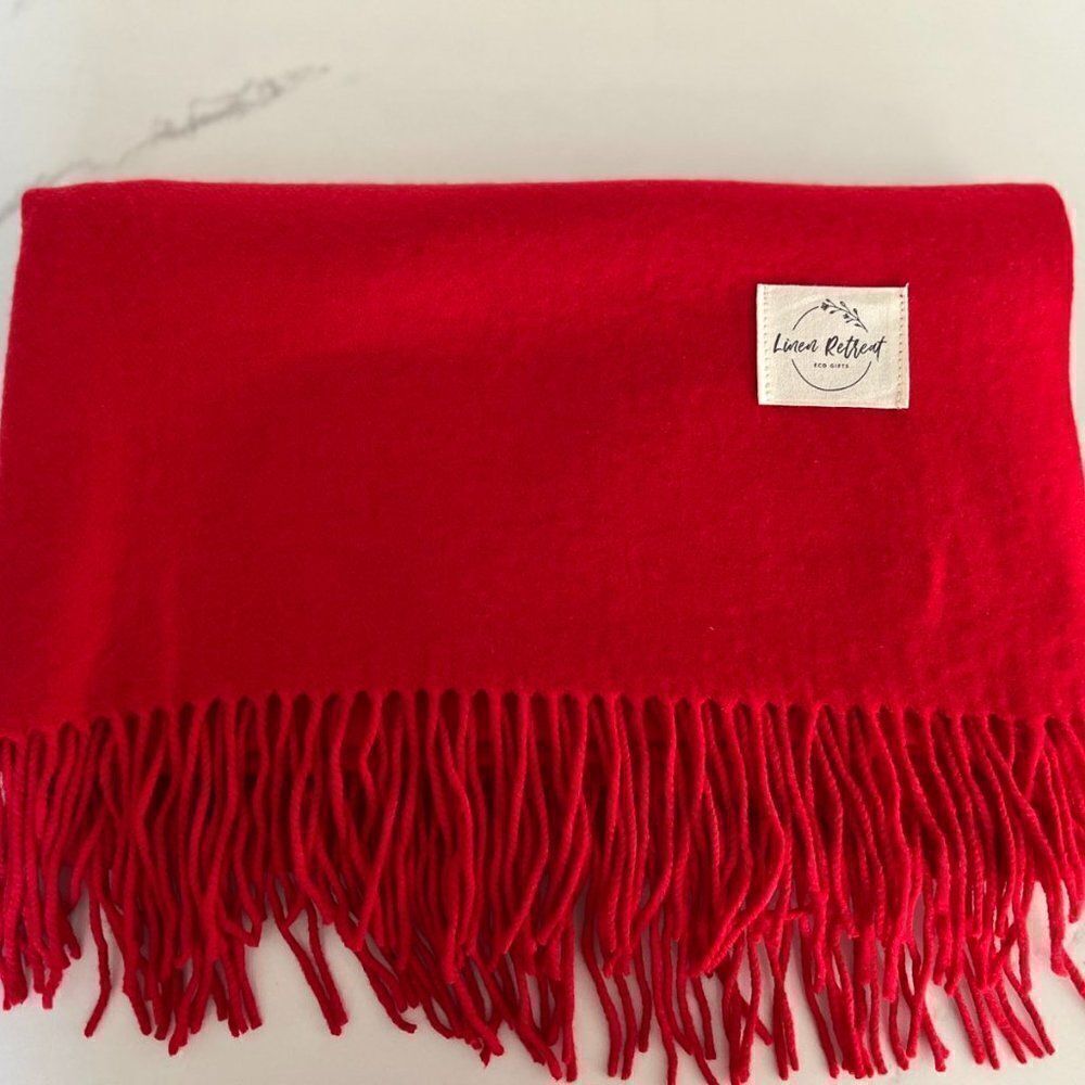 Soft warm scarf is a mixture of acrylic and cashmere condition is new - Picture 6 of 10